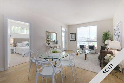 Lower Lonsdale Condo for sale:  2 bedroom 977 sq.ft. (Listed 2019-10-15)